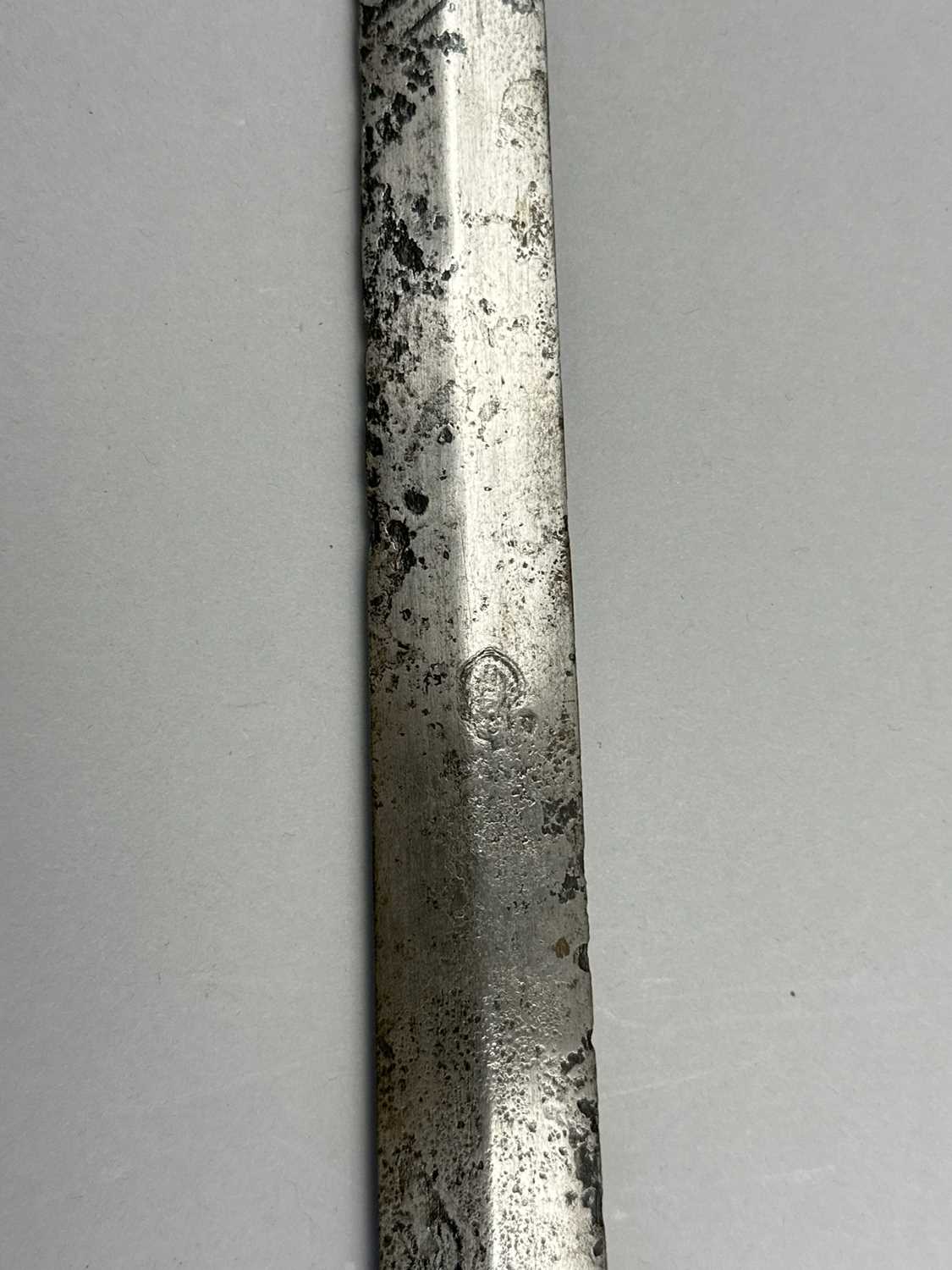 A GERMAN SWORD, 15TH CENTURY - Image 7 of 33