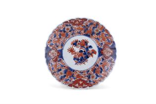 A JAPANESE IMARI PATTERN CIRCULAR BOWL, with lobed rim, 31cm diameter