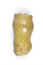A YELLOW GLAZED, CRACKLE CREAM ‘FINGER-CITRON’ WALL VASE 19世紀 黃釉仿哥窯佛手壁瓶 China,