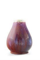 AN EXCEPTIONAL FLAMBÉ-GLAZED PEAR-SHAPED VASE 20世紀初 窯變釉尊形大瓶 China, early 20th century H: