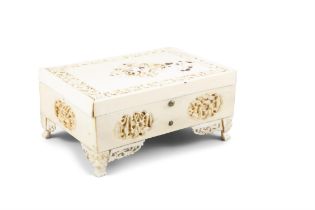 λ A CANTON EXPORT CARVED IVORY RECTANGULAR BOX WITH PANELS OF FIGURES 晚清 廣作象牙盒 China,