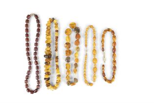 FIVE AMBER NECKLACES 琥珀項鍊五條 Weight: 253.2g (5)