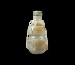 A CELADON JADE GOURD AND LEAVES SNUFF BOTTLE 晚清 青玉葫芦鼻烟壶 China, late Qing dynasty H: 6.