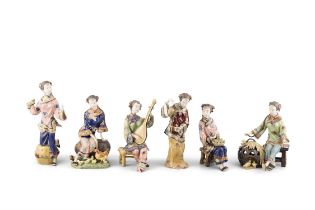 SIX CERAMIC CARVED FIGURES OF LADIES, SIGNED LIN WEI DONG 20世紀下半葉 林偉東 陶瓷精雕仕女6件 China,