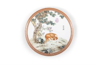 A FAMILLE ROSE STYLE ‘JIN CHI XIAN’ DOG DISH, INSPIRED BY ‘TEN PRIZED DOGS’ OF CASTIGLIONE