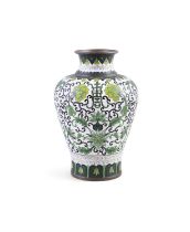 A GREEN AND WHITE CLOISIONNÉ ENAMEL VASE 20世紀 景泰藍蓮紋瓶 China, 20th century H: 20cm