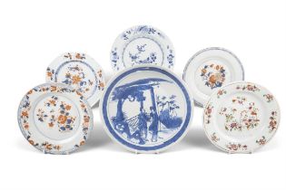 TWO BLUE AND WHITE, THREE CHINESE IMARI AND ONE FAMILLE ROSE DISHES WITH FLOWERS AND