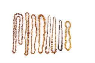 EIGHT AMBER NECKLACES 琥珀項鍊八條 Weight: 300g (8)