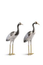 A PAIR OF ENAMEL CLOISONNE CRANES 20世紀 景泰藍仙鶴一對 China, 20th century H: 25.8cm