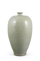 A LARGE LONGQUAN MEIPING VASE DECORATED WITH FLOWERS 明代 龍泉刻花紋梅瓶 China, Ming dynasty H: 34.