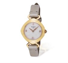 A LADY’S MECHANICAL STAINLESS STEEL WRISTWATCH, BY TISSOT, the circular mother-of-pearl dial,