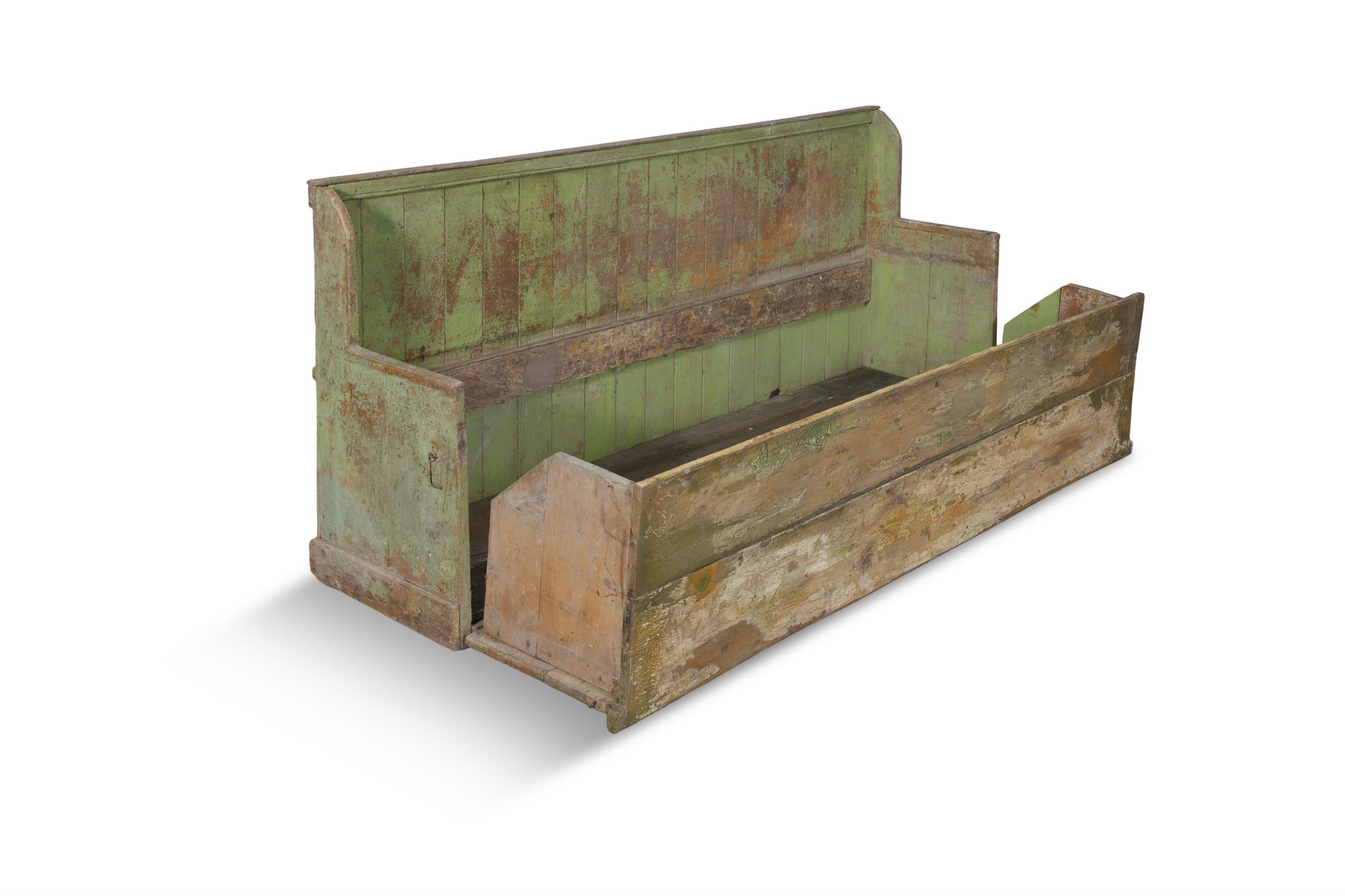 A 19TH CENTURY VARIEGATED GREEN PAINTED PINE SETTLE BED, the slatted back above a plain seat, - Bild 3 aus 4