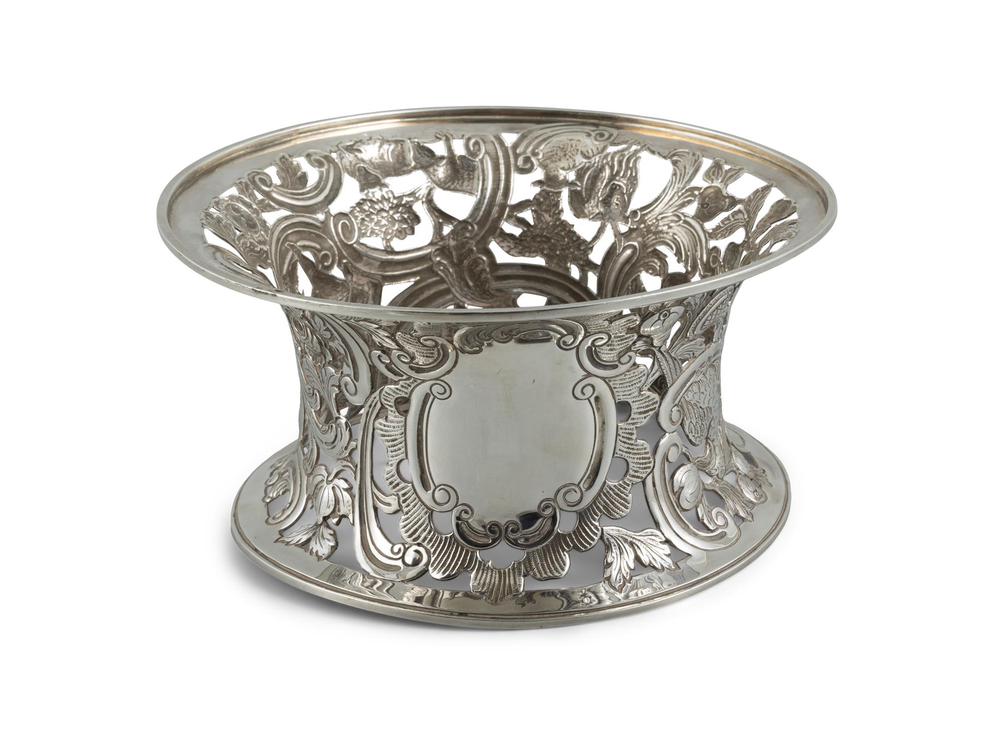 AN IRISH SILVER DISH RING Dublin c.1924, mark of West & Son, openwork body with vacant - Image 2 of 2