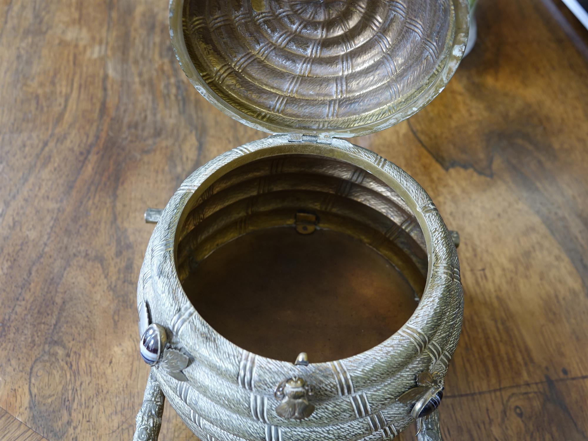 A GILT METAL 'BEE SKEP' JEWELLERY SEWING BOX, 19TH CENTURY of naturalistic form, - Image 14 of 16