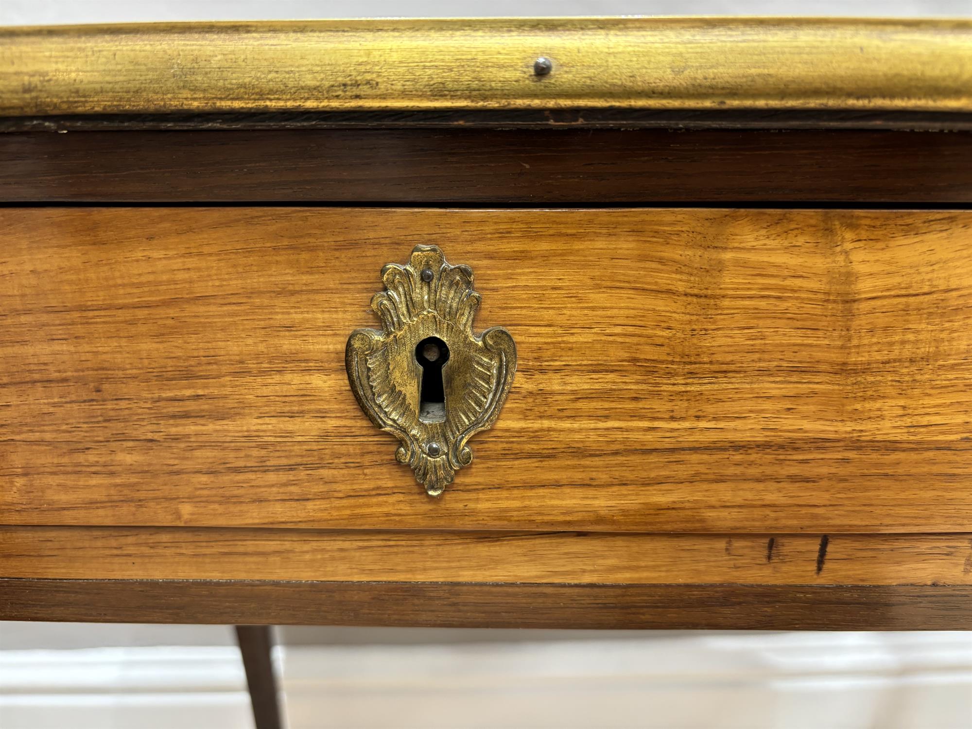 A LOUIS XV SATINWOOD, KINGWOOD, TULIPWOOD, PARQUETRY AND ORMOLU-MOUNTED TABLE À ÉCRIRE D'EPOQUE, - Image 7 of 12