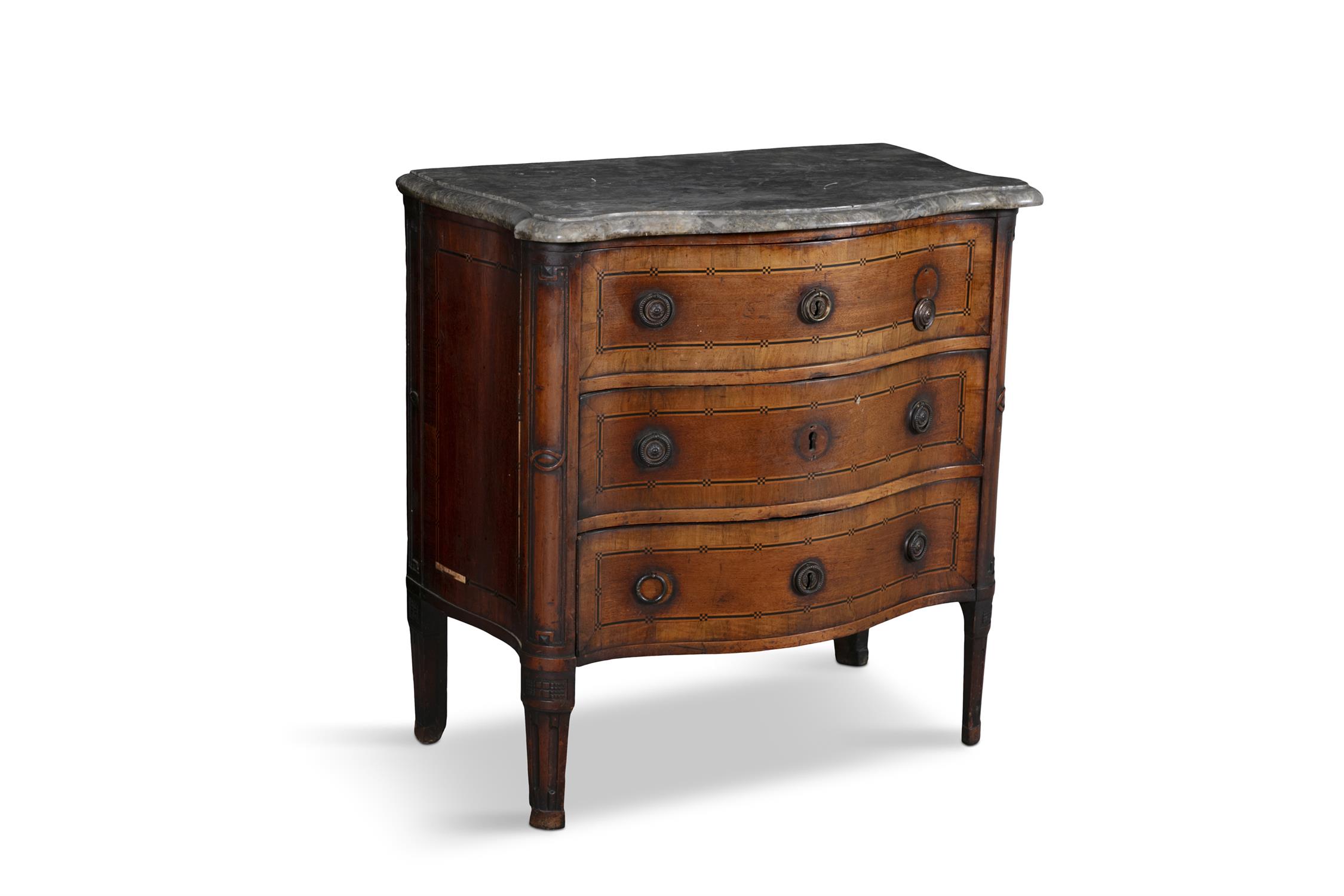 A FRENCH MAHOGANY AND TULIPWOOD SMALL SERPENTINE COMMODE, 18TH CENTURY, the moulded grey marble - Image 2 of 4