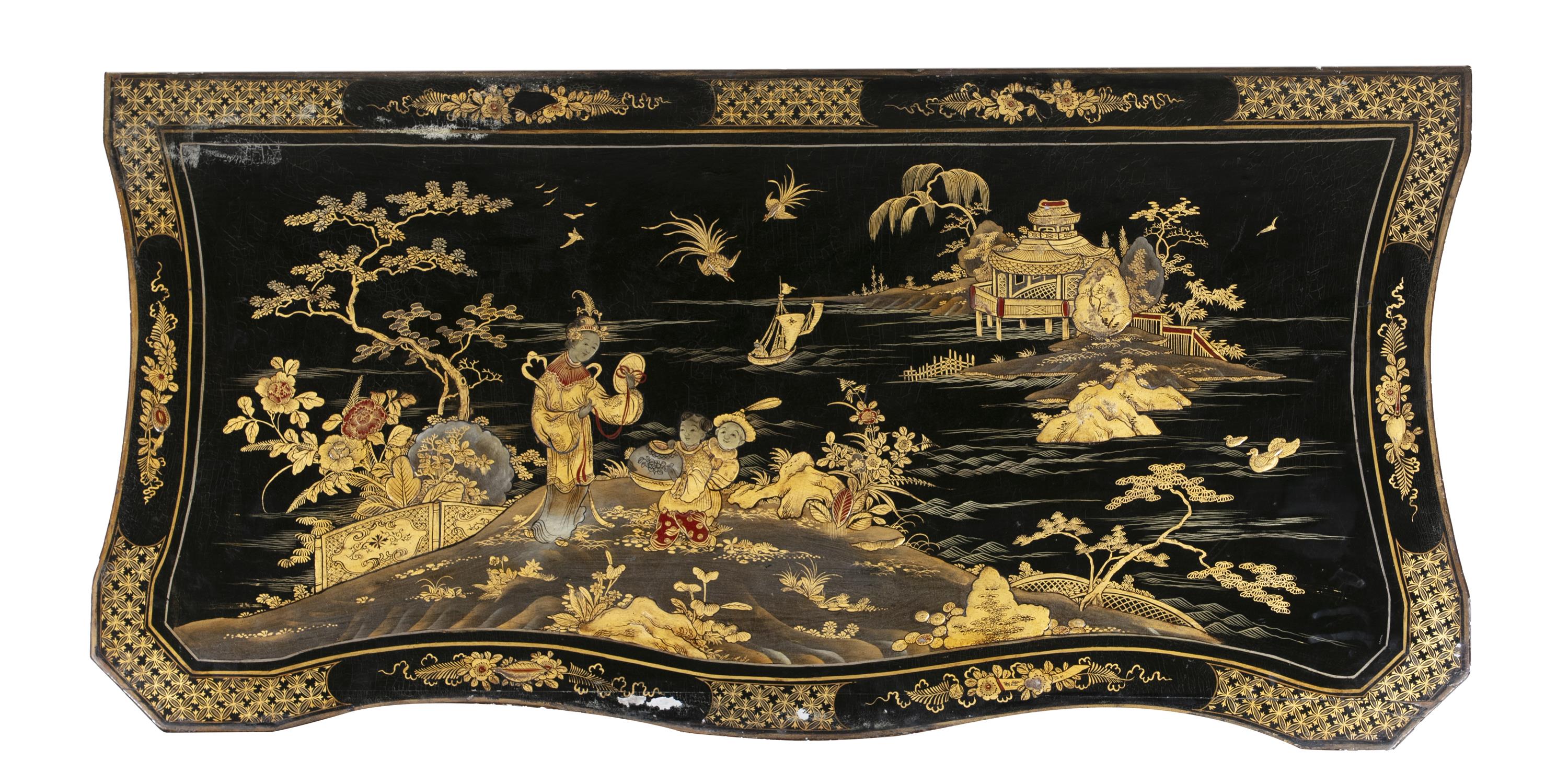 A GEORGE III JAPANNED SERPENTINE SIDE TABLE, LATE 18TH CENTURY, the top decorated depicting - Image 4 of 13