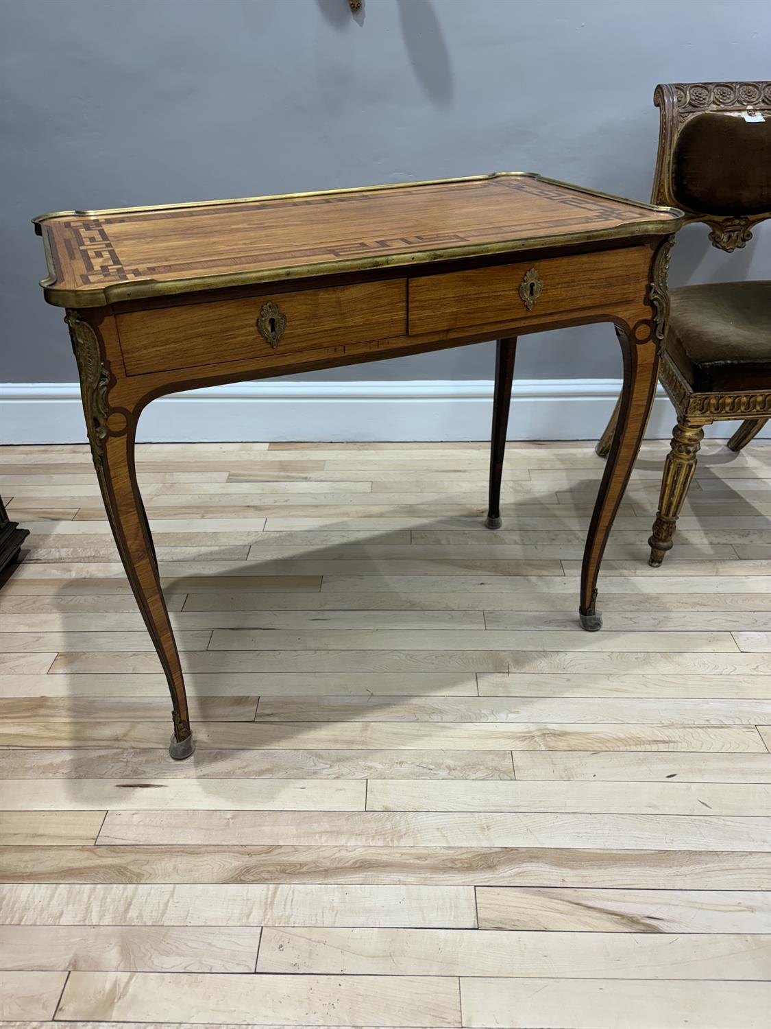 A LOUIS XV SATINWOOD, KINGWOOD, TULIPWOOD, PARQUETRY AND ORMOLU-MOUNTED TABLE À ÉCRIRE D'EPOQUE, - Image 11 of 12