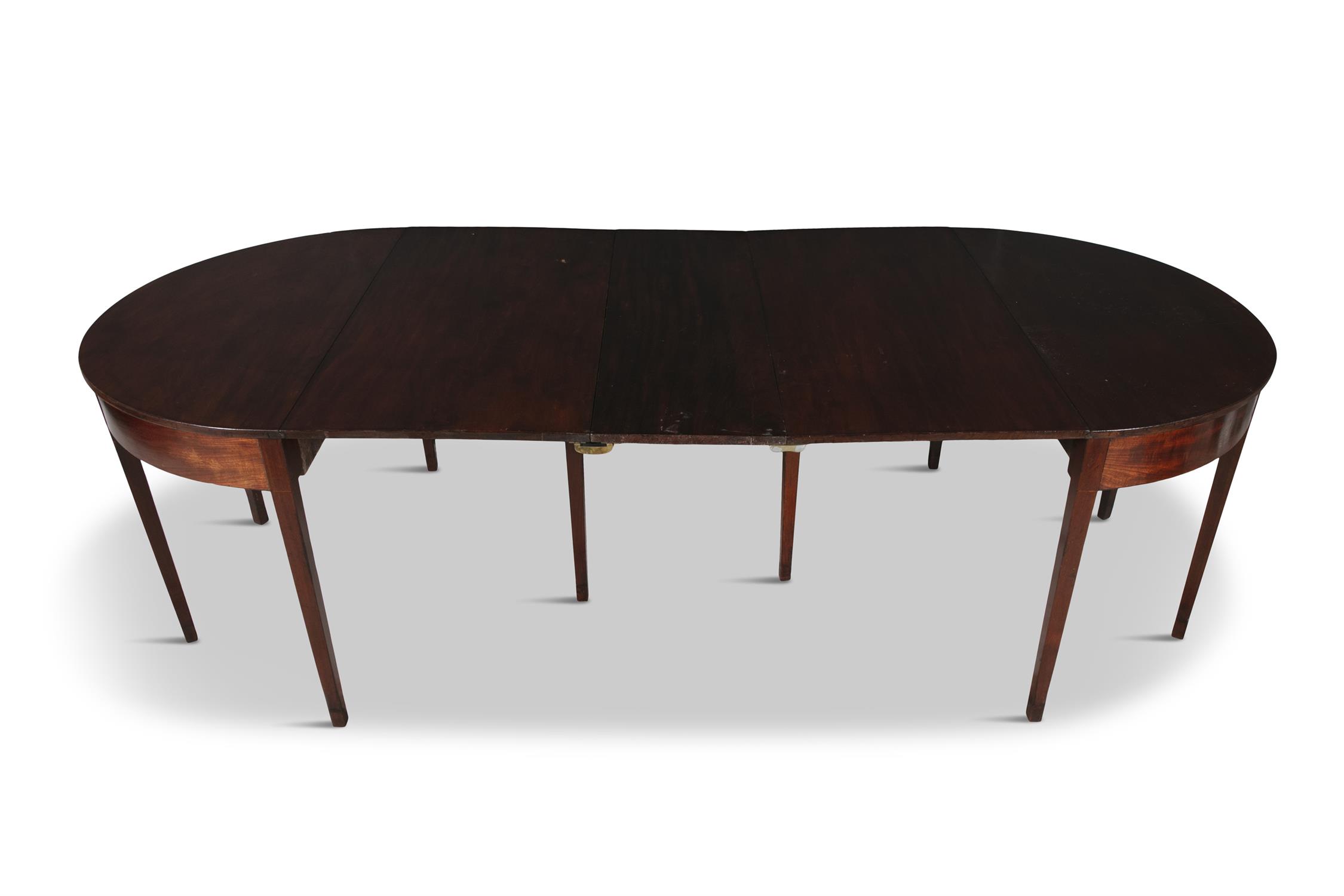 A FEDERAL MAHOGANY DINING TABLE, PHILADELPHIA, EARLY 19TH CENTURY the hinged drop leaf D-ends - Image 3 of 5