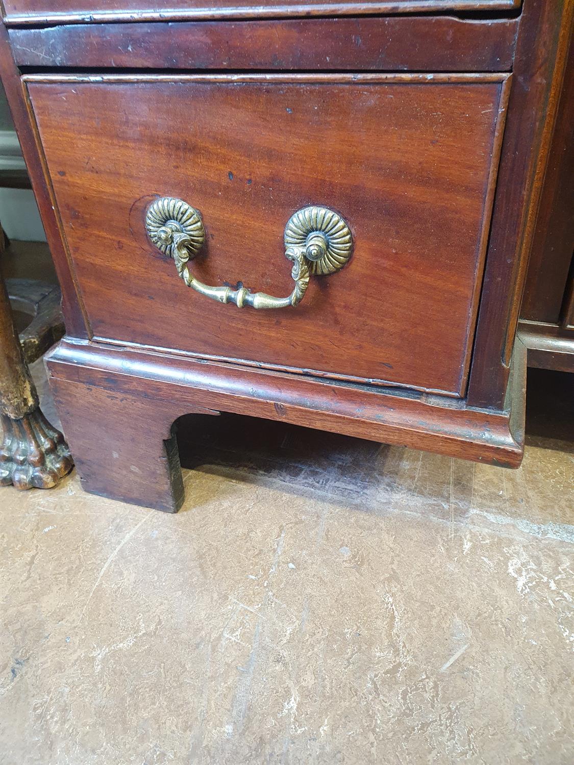 A GEORGE III MAHOGANY KNEEHOLE DESK, of rectangular shape, fitted with long drawer above a - Image 17 of 20