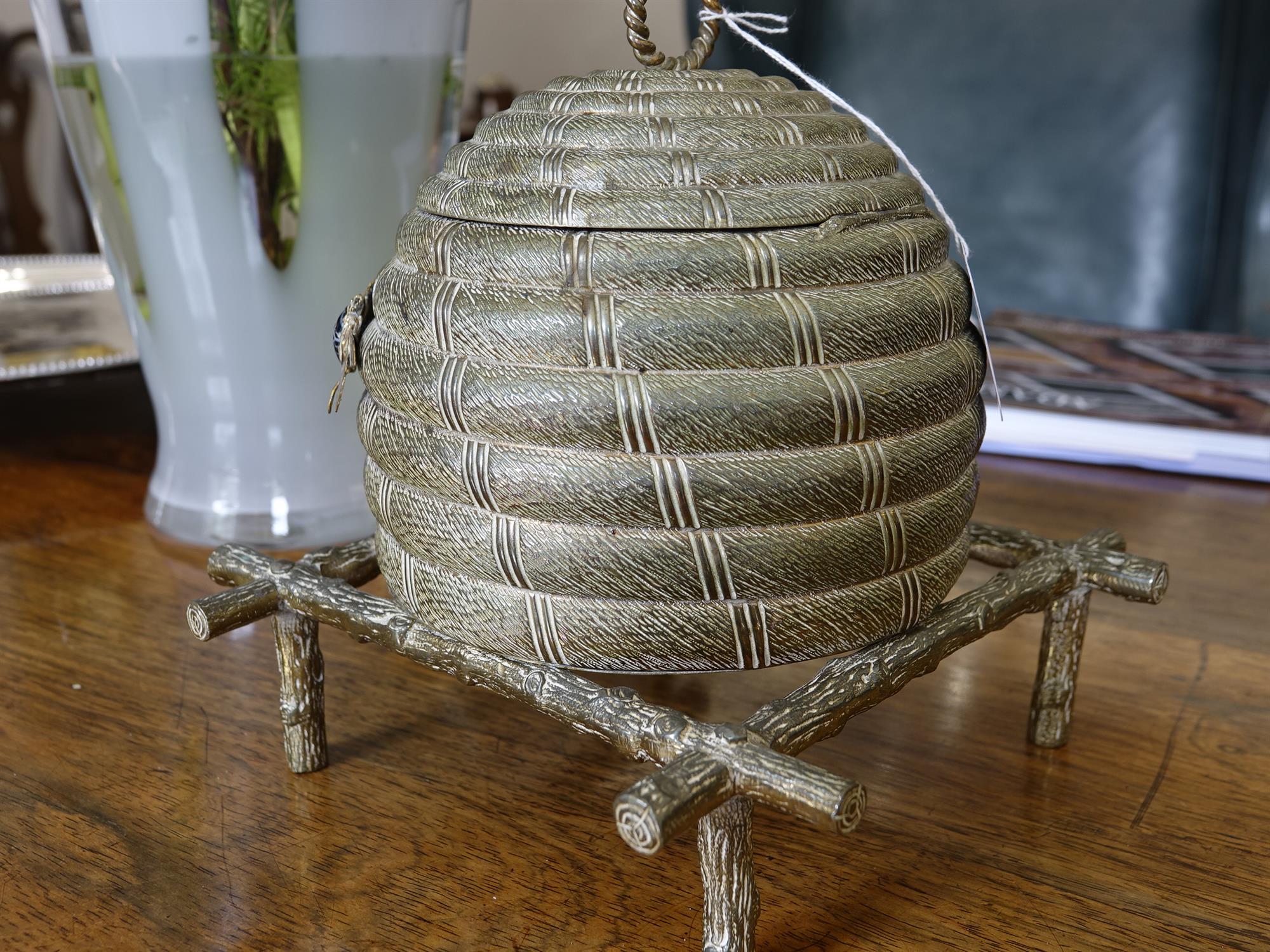 A GILT METAL 'BEE SKEP' JEWELLERY SEWING BOX, 19TH CENTURY of naturalistic form, - Image 8 of 16