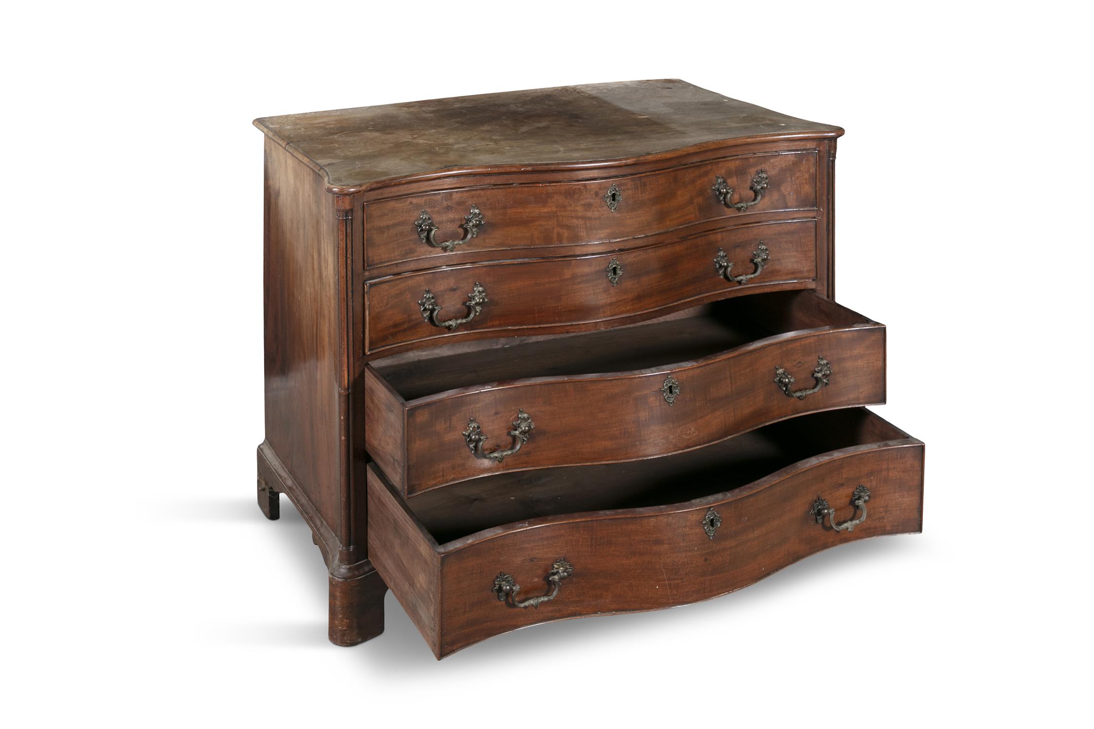 A GEORGE III MAHOGANY SERPENTINE DRESSING CHEST, CIRCA 1770, the moulded top above four - Image 5 of 11