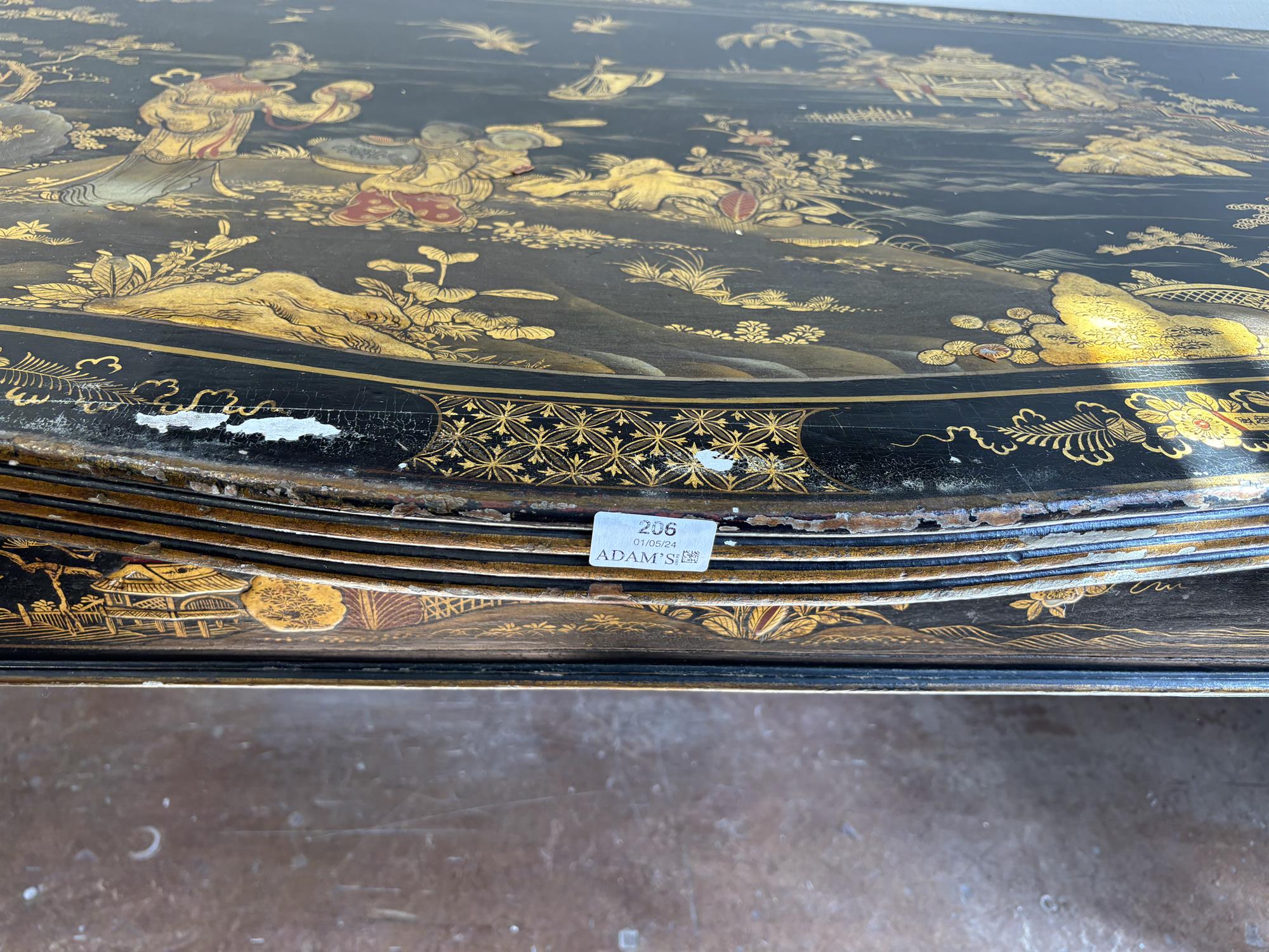 A GEORGE III JAPANNED SERPENTINE SIDE TABLE, LATE 18TH CENTURY, the top decorated depicting - Image 10 of 13