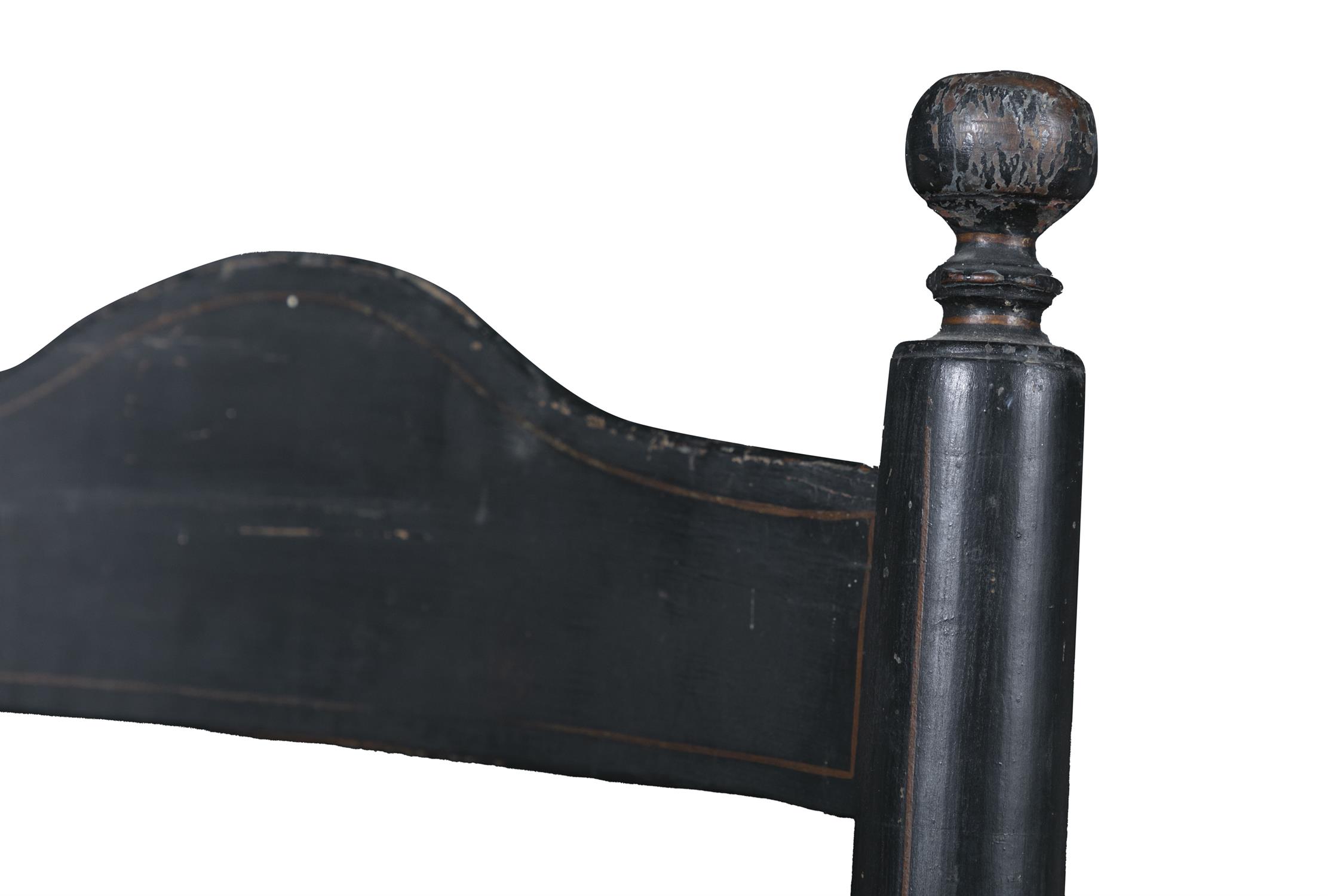 AN EBONISED WINDSOR ARMCHAIR, PENNSYLVANIA LATE 18TH CENTURY humpback back splats flanked by - Image 4 of 5