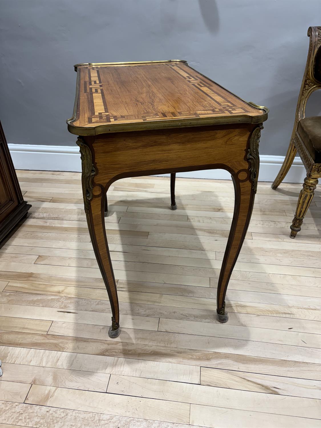 A LOUIS XV SATINWOOD, KINGWOOD, TULIPWOOD, PARQUETRY AND ORMOLU-MOUNTED TABLE À ÉCRIRE D'EPOQUE, - Image 9 of 12