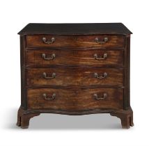 A GEORGE III MAHOGANY SERPENTINE CHEST OF FOUR DRAWERS, C.1760 with moulded rim and serpentine