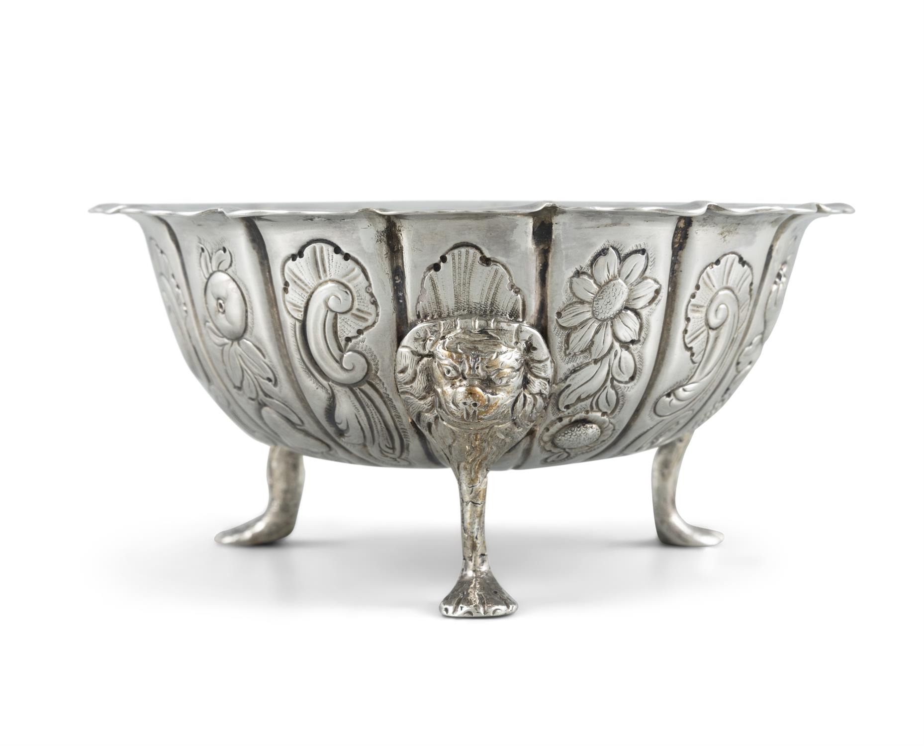 A GEORGE II IRISH SILVER CIRCULAR SUGAR BOWL, Dublin c.1750, mark of William Townsend,