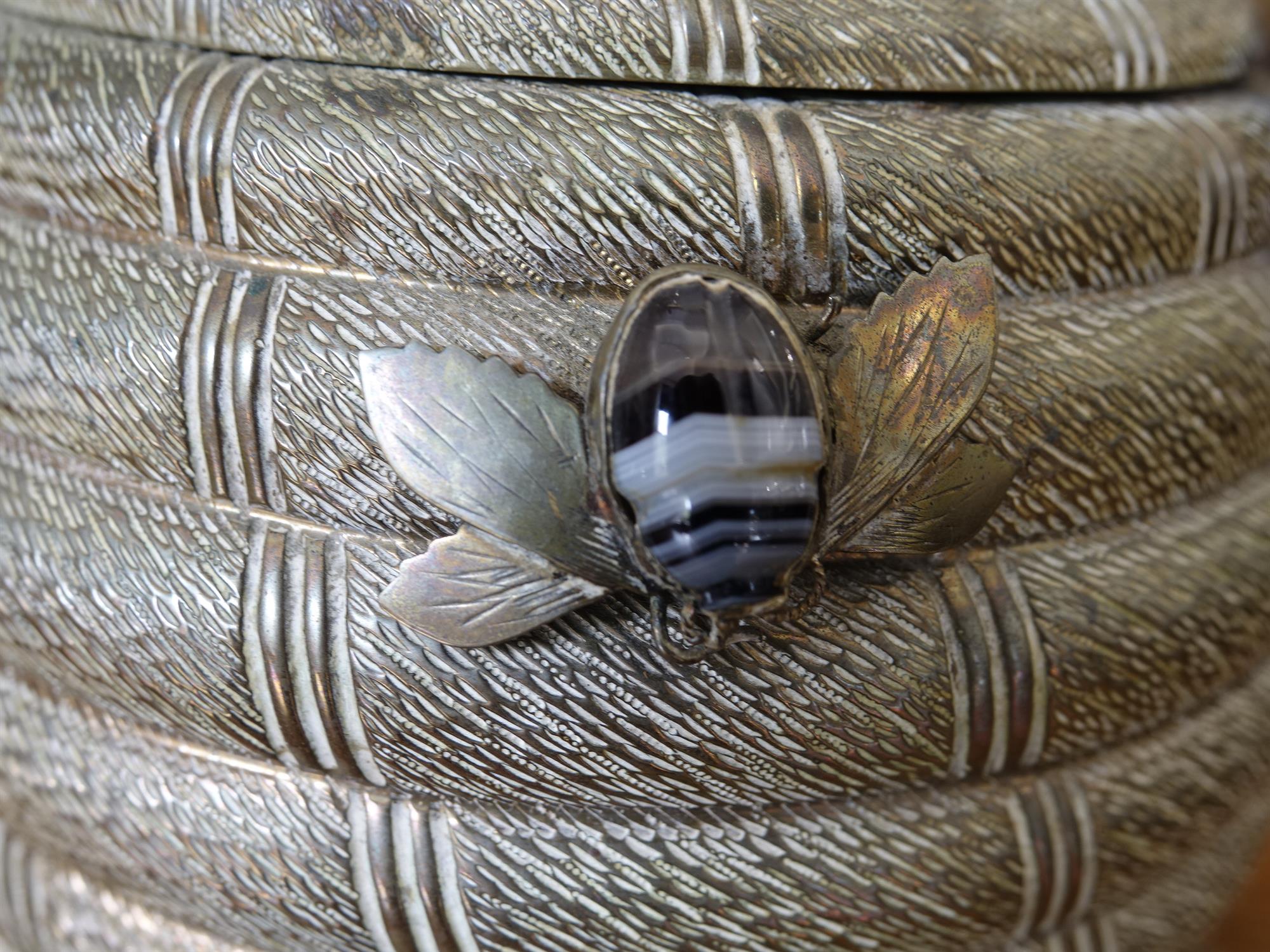 A GILT METAL 'BEE SKEP' JEWELLERY SEWING BOX, 19TH CENTURY of naturalistic form, - Image 12 of 16