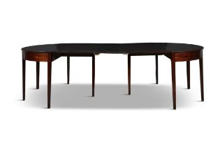 A FEDERAL MAHOGANY DINING TABLE, PHILADELPHIA, EARLY 19TH CENTURY the hinged drop leaf D-ends