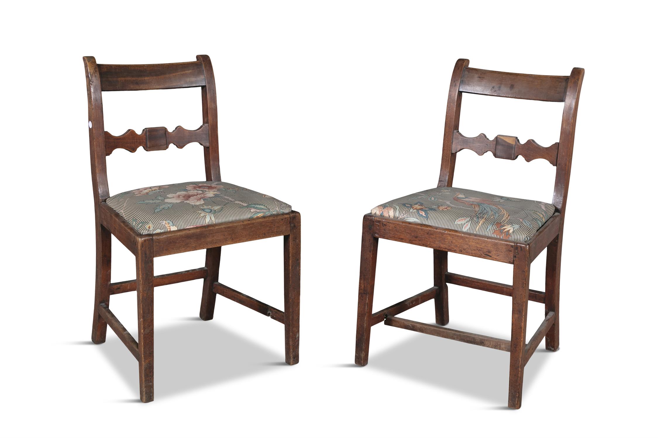 A SET OF SIX MAHOGANY DINING CHAIRS, EARLY 19TH CENTURY, each with the slightly scrolled back - Image 2 of 7