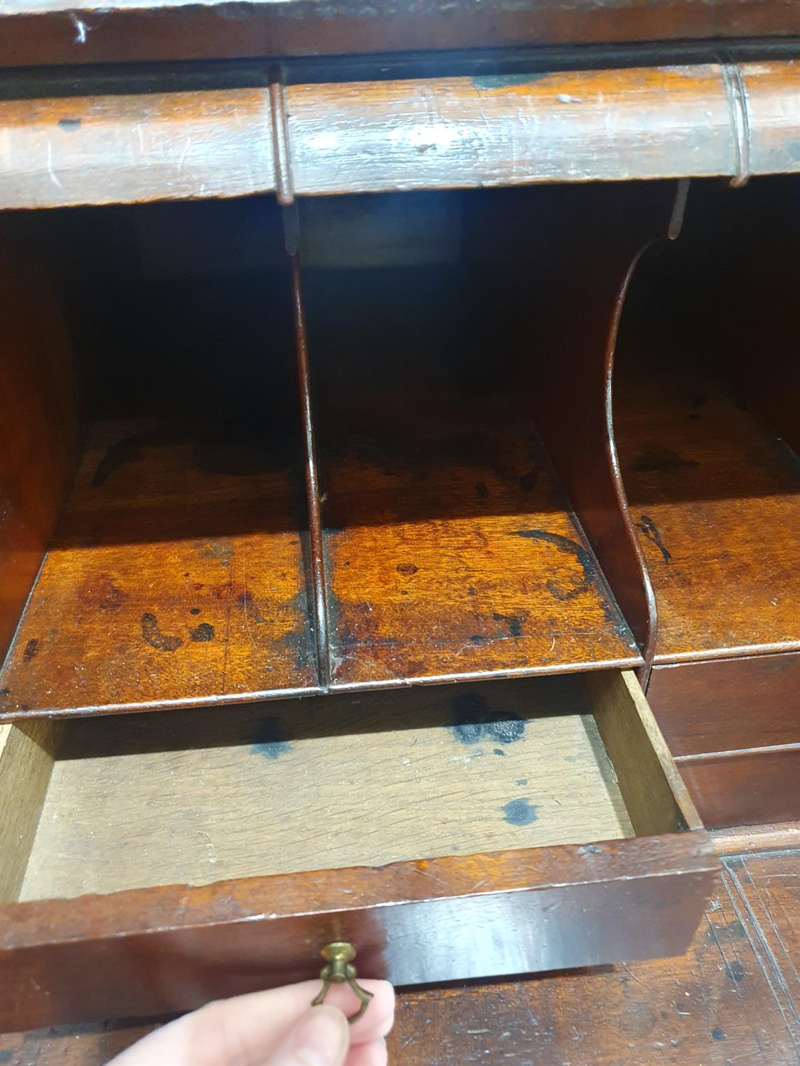 A FINE IRISH GEORGE III FIGURED MAHOGANY BLIND DOOR BUREAU BOOKCASE with an architectural - Image 19 of 25