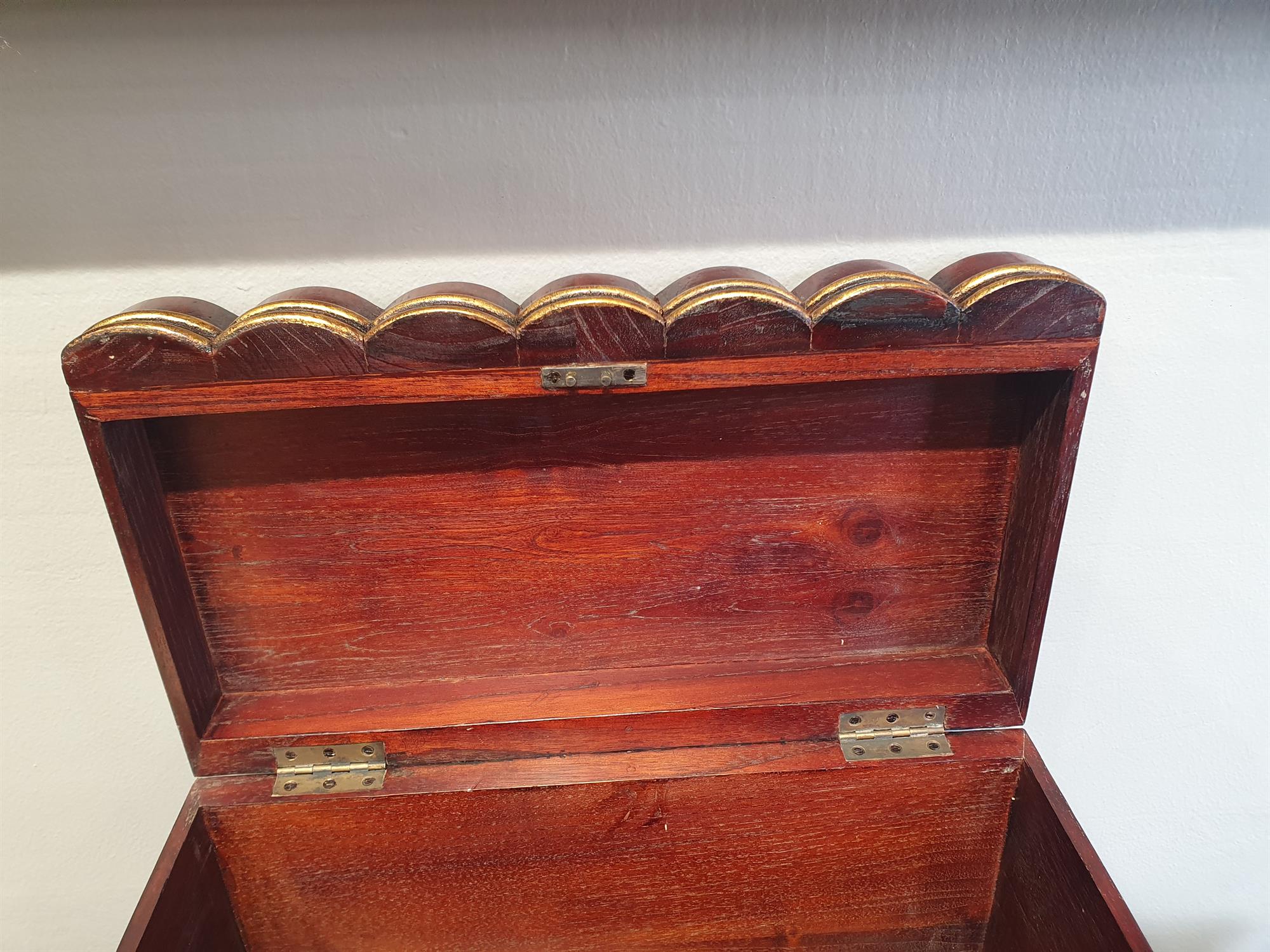 AN UNUSUAL PAIR OF NOVELTY LIBRARY STORAGE BOXES, EARLY 19TH CENTURY in mahogany and parcel gilt, - Image 13 of 15