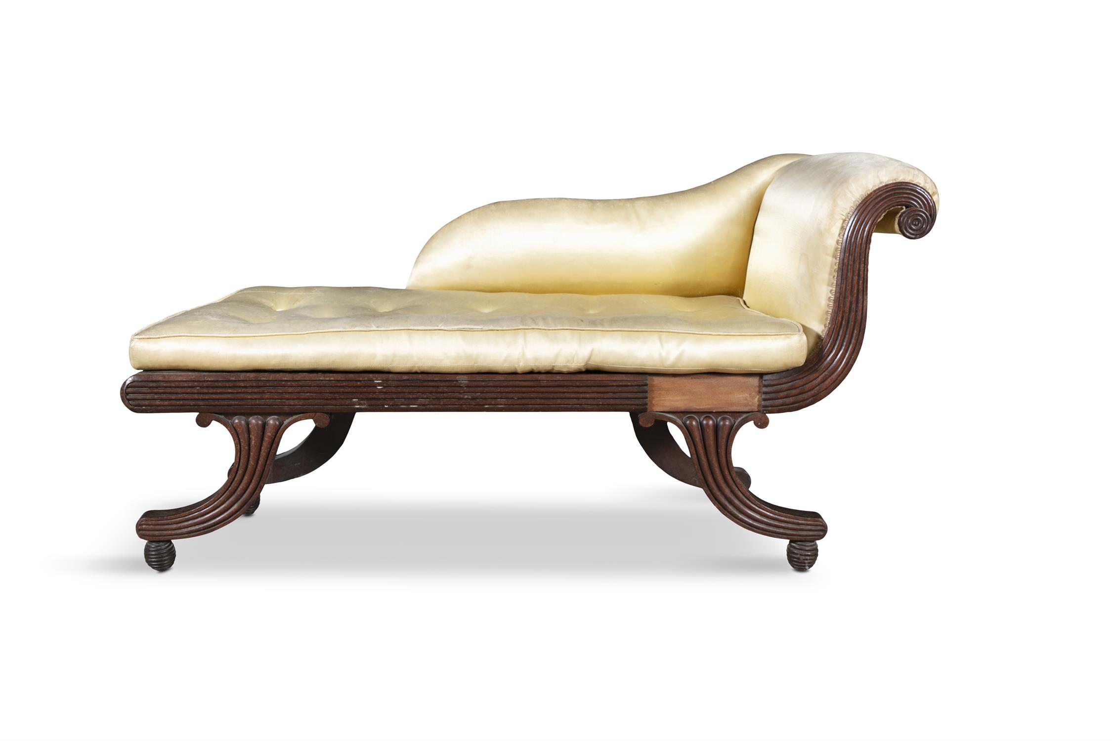 A COMPACT MAHOGANY AND SILK UPHOLSTERED CHAISE LONGUE 19TH CENTURY of classical design with