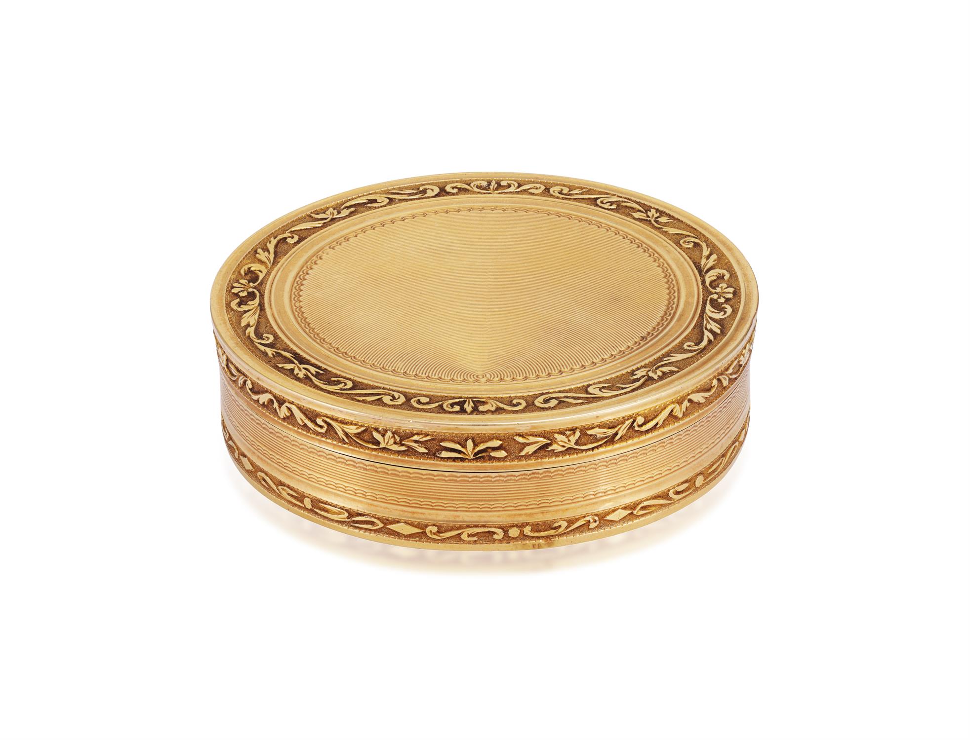 A FRENCH GOLD SNUFF BOX of circular form, the rim with foliate scroll decoration, - Image 4 of 4