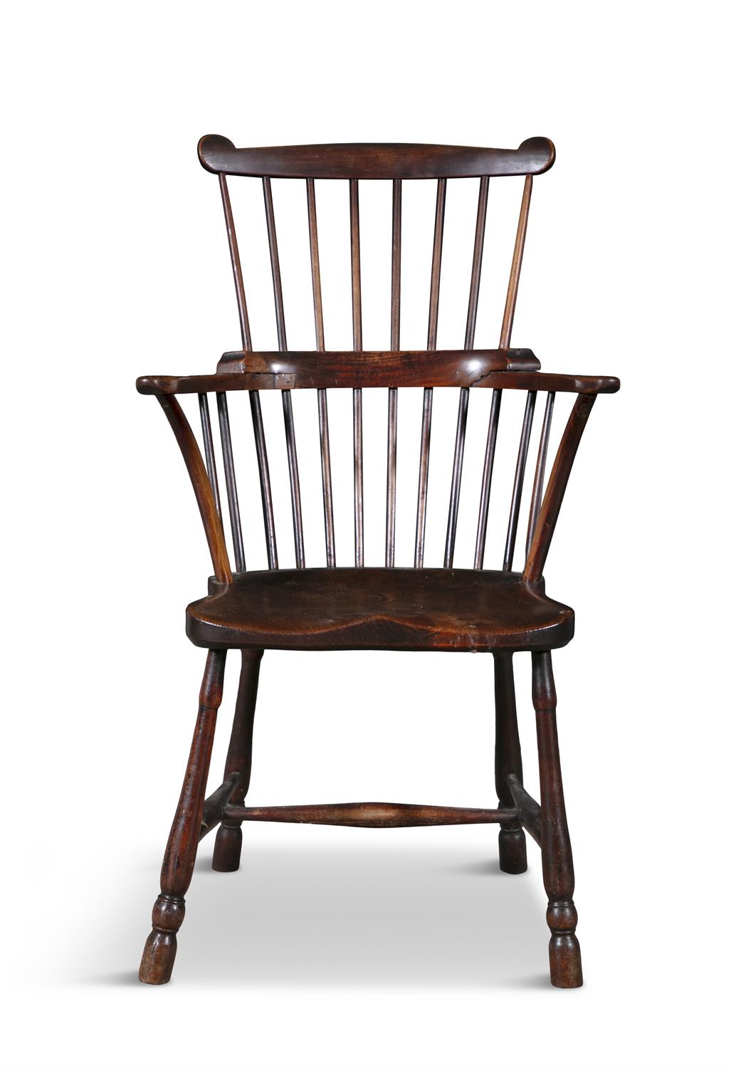 AN ELM COMB-BACK WINDSOR CHAIR, PHILADELPHIA LATE 18TH/EARLY 19TH CENTURY shaped top rail above