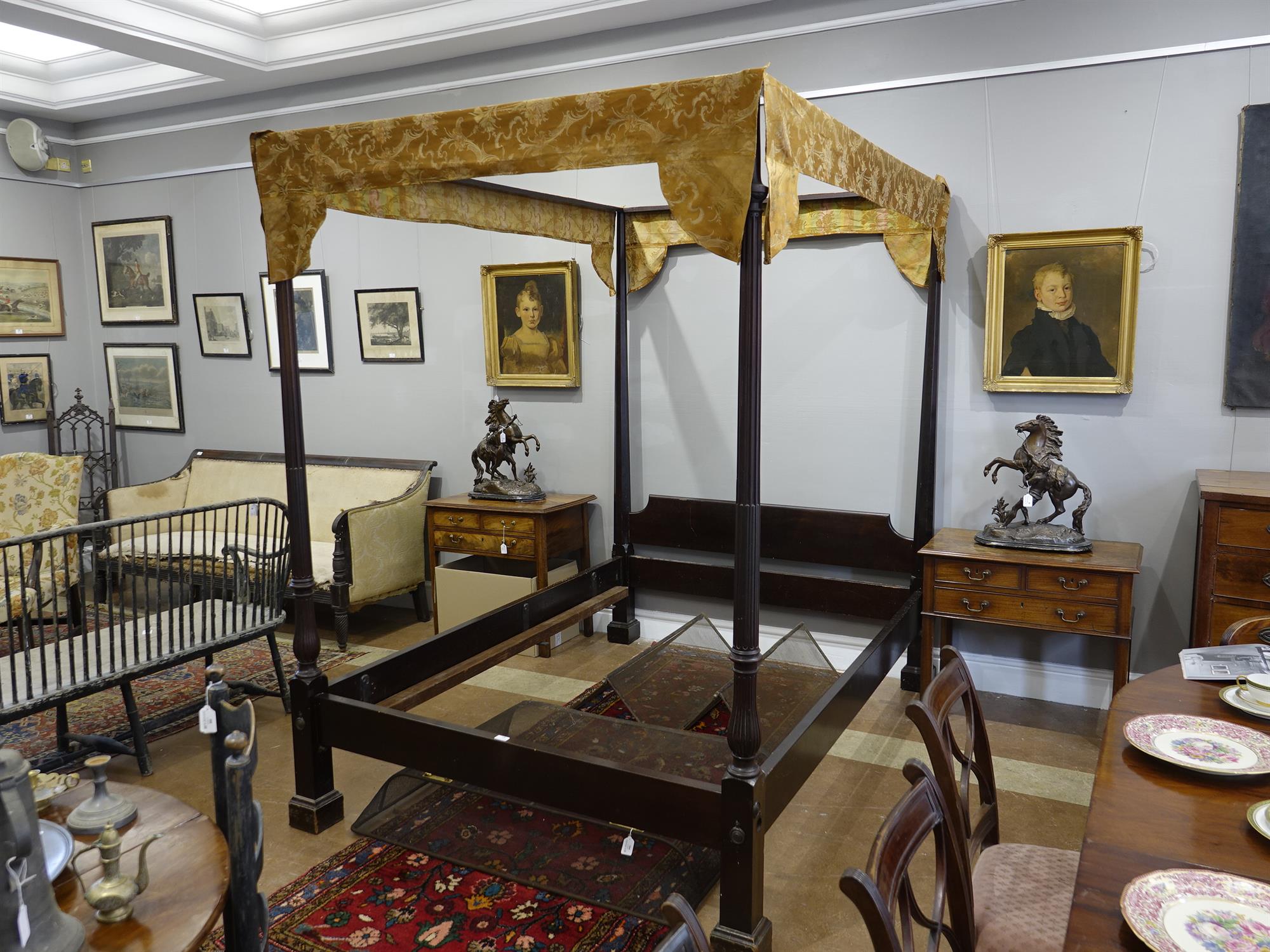 A CHIPPENDALE FOUR POSTER BED, PHILADELPHIA, CIRCA 1775 the stop-fluted front posts above - Bild 9 aus 39