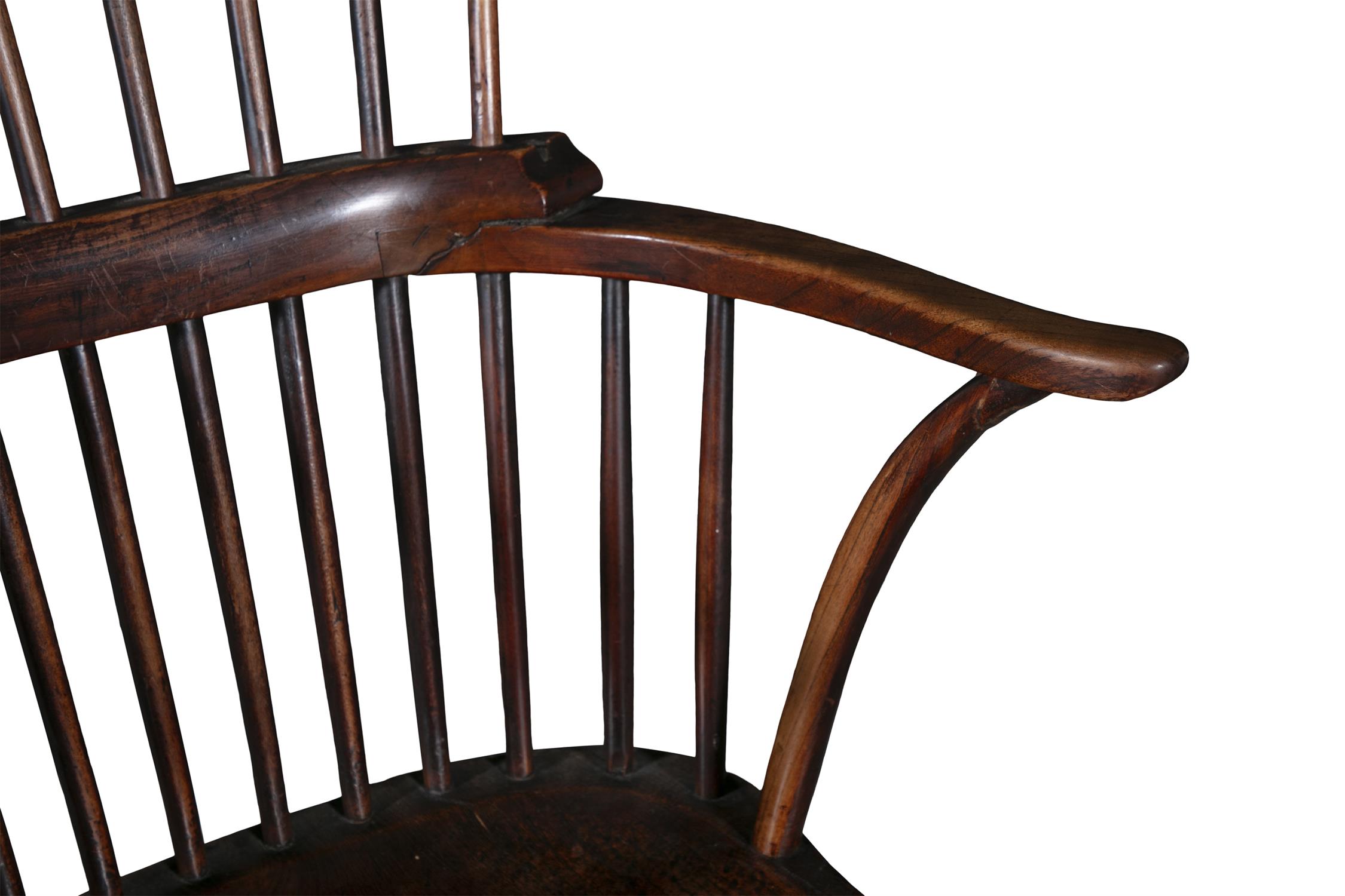 AN ELM COMB-BACK WINDSOR CHAIR, PHILADELPHIA LATE 18TH/EARLY 19TH CENTURY shaped top rail above - Image 3 of 4