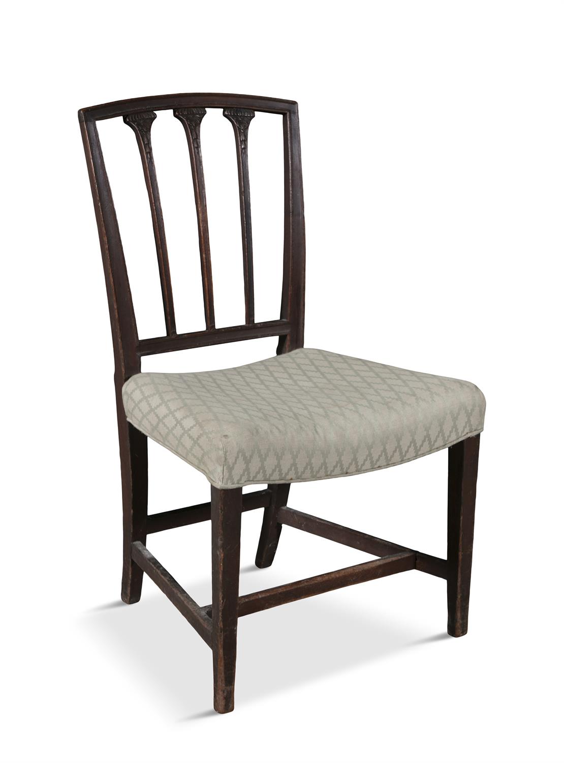 A MAHOGANY SIDE CHAIR, PHILADELPHIA, EARLY 19TH CENTURY the back splats with foliage carved - Image 2 of 3