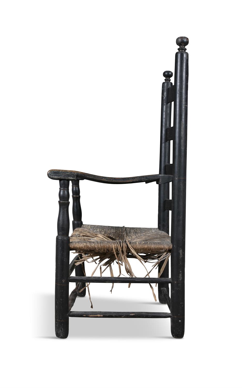 AN EBONISED WINDSOR ARMCHAIR, PENNSYLVANIA LATE 18TH CENTURY humpback back splats flanked by - Image 5 of 5