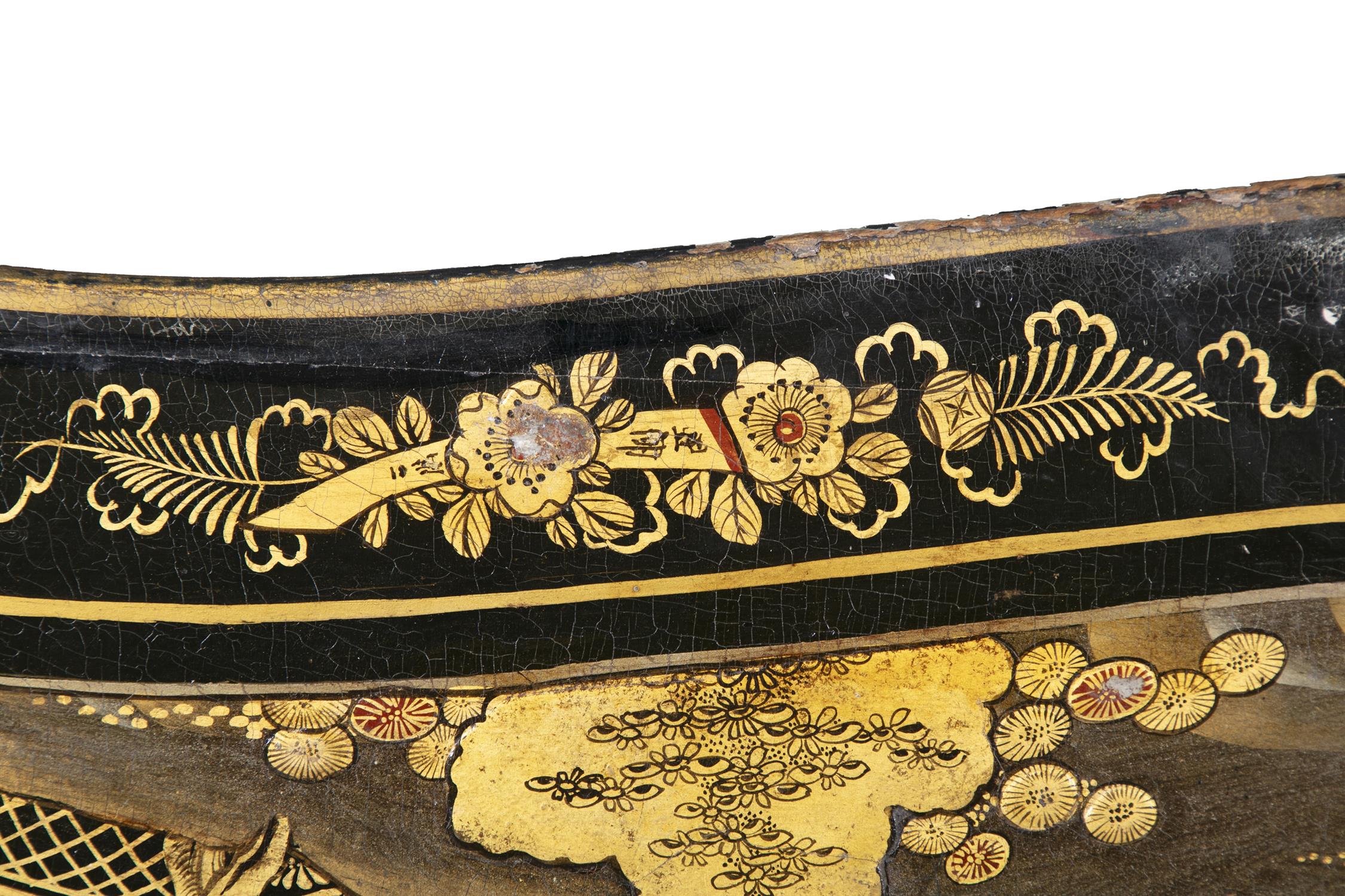 A GEORGE III JAPANNED SERPENTINE SIDE TABLE, LATE 18TH CENTURY, the top decorated depicting - Image 5 of 13