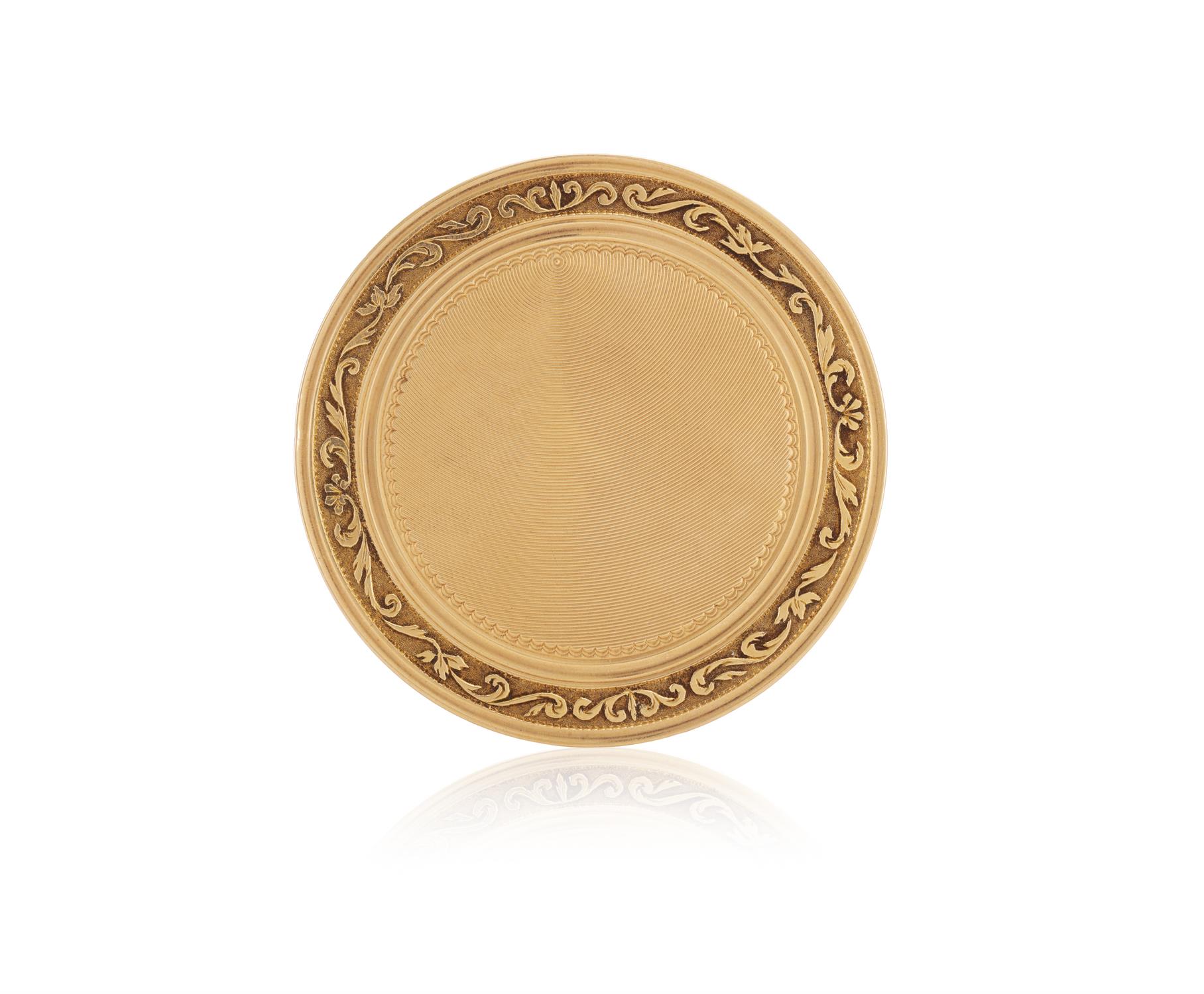 A FRENCH GOLD SNUFF BOX of circular form, the rim with foliate scroll decoration, - Image 2 of 4