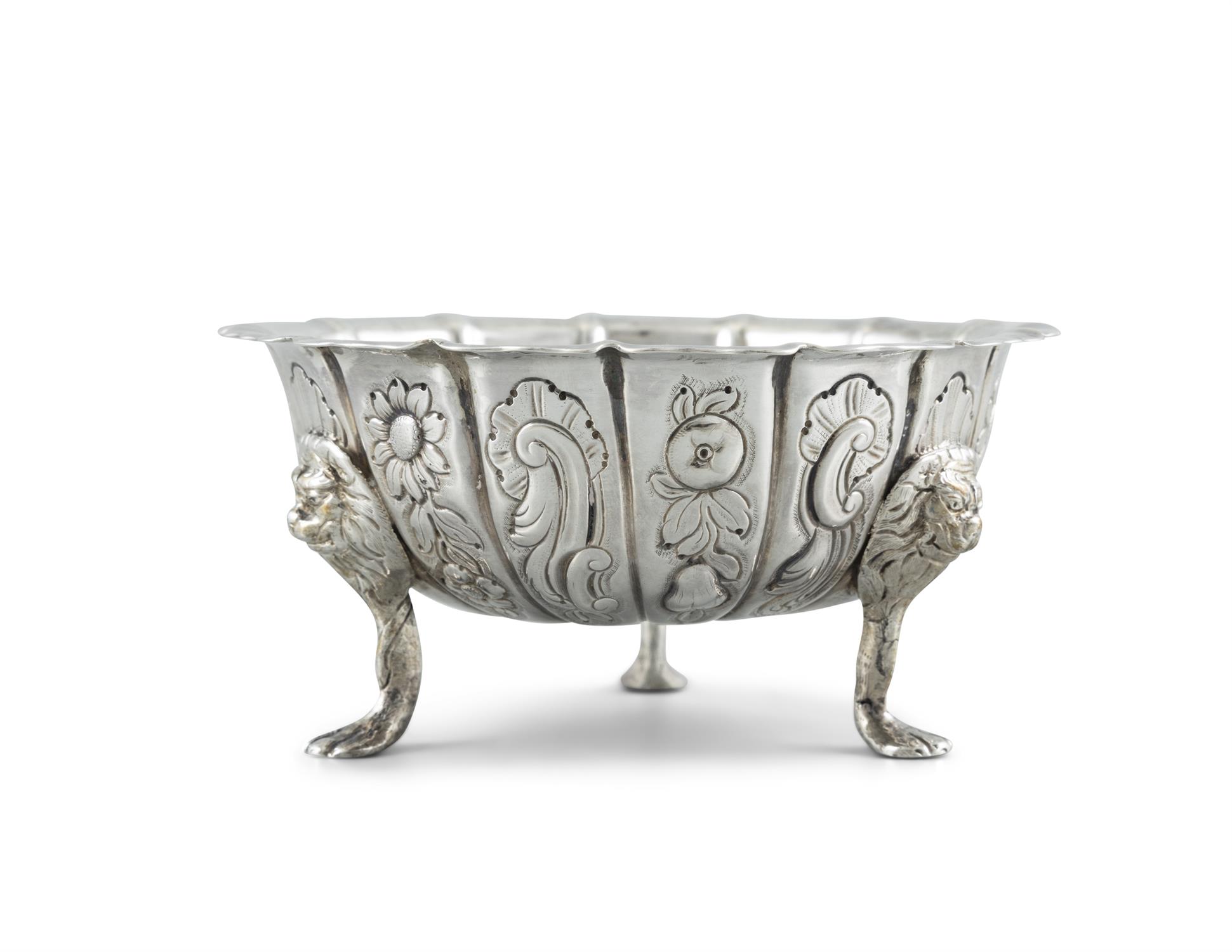 A GEORGE II IRISH SILVER CIRCULAR SUGAR BOWL, Dublin c.1750, mark of William Townsend, - Image 2 of 3