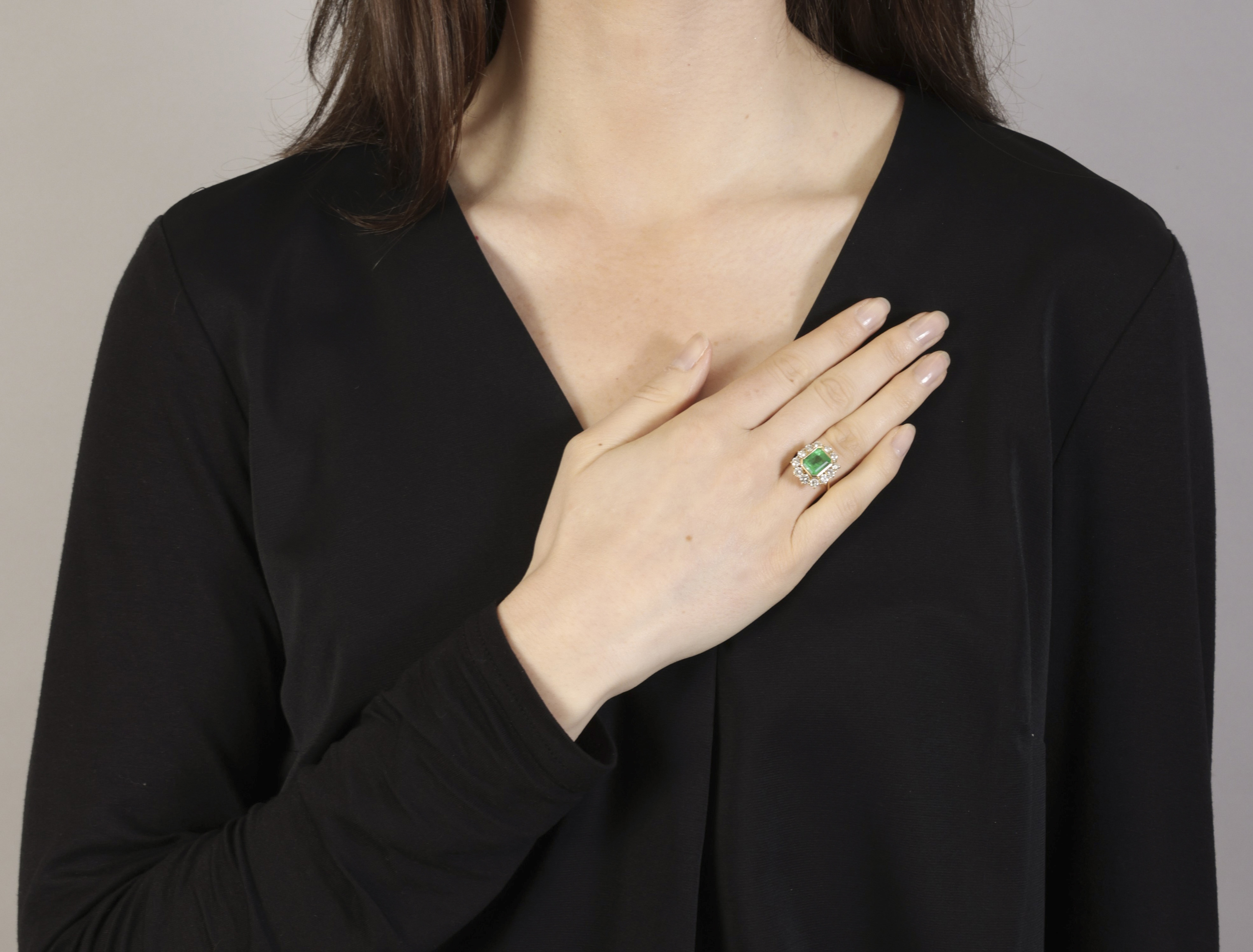 AN EMERALD AND DIAMOND CLUSTER RING The rectangular-cut emerald weighing approximately 2.80cts - Image 3 of 5