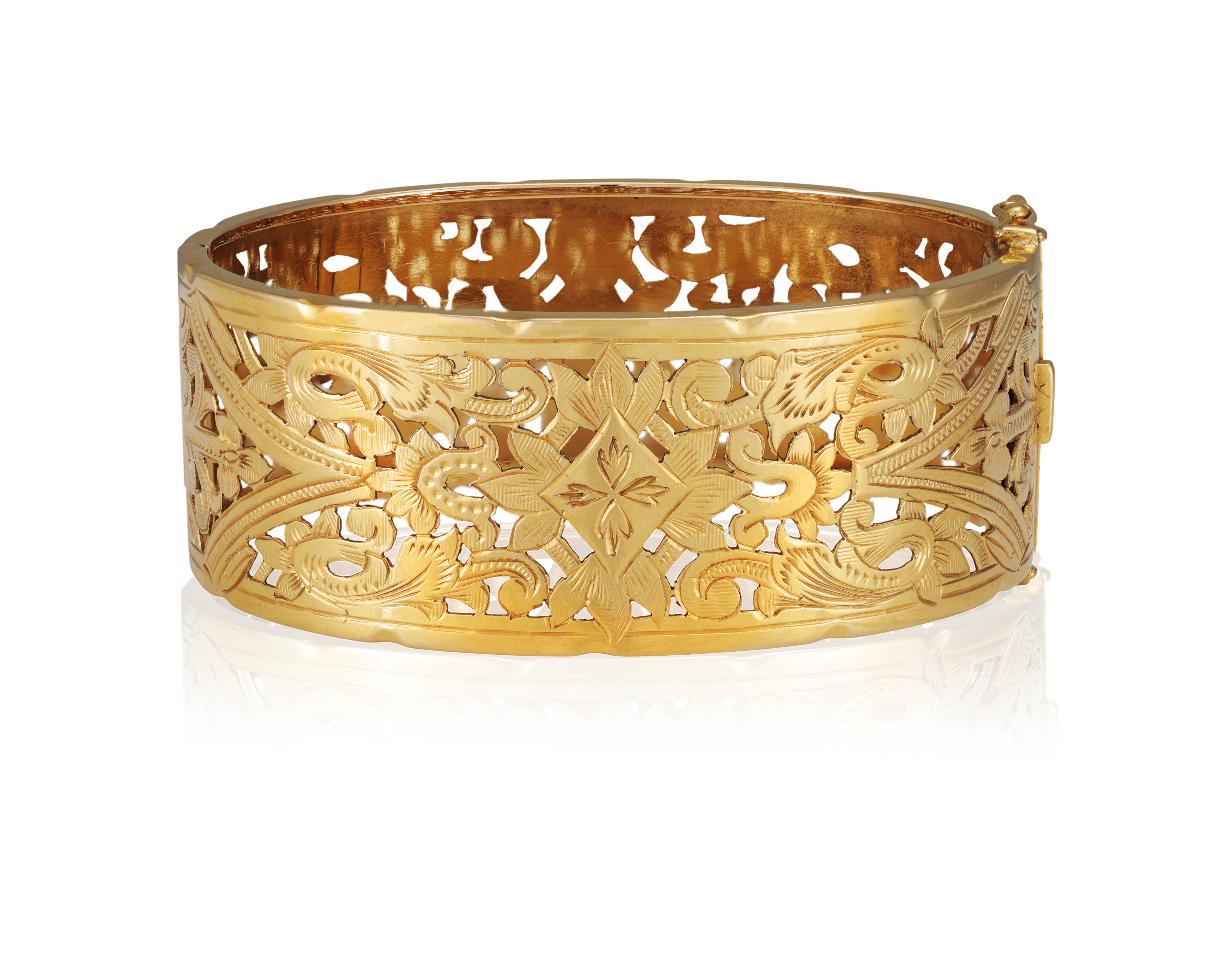 A GOLD CUFF BRACELET, FIRST HALF OF 20TH CENTURY, FRENCH Of openwork design, the hinged bangle - Image 2 of 3