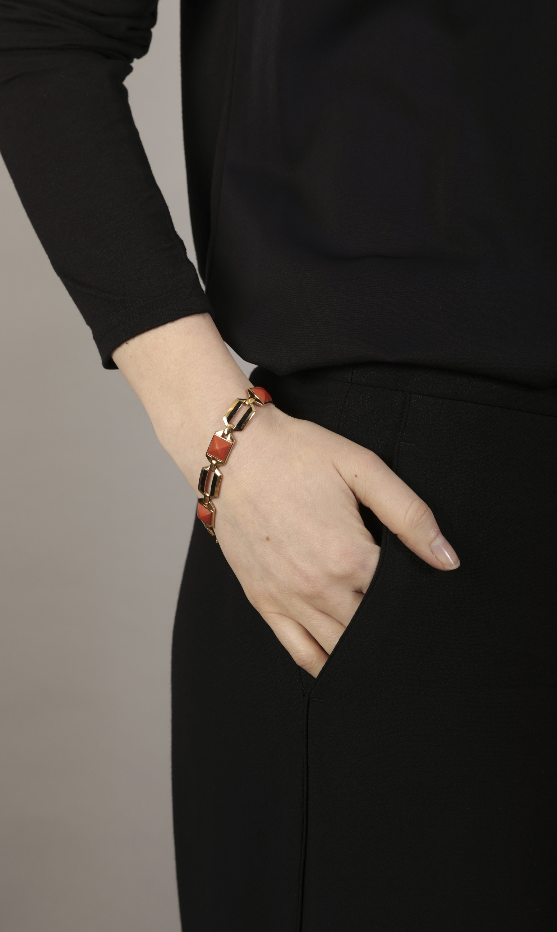 A CORAL AND ENAMEL BRACELET, FRENCH, CIRCA 1950 Composed of alternating links, either set with a - Image 3 of 3