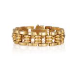 A RETRO GOLD BRACELET, FRENCH, CIRCA 1940 Of openwork tank design, the polished gold links with